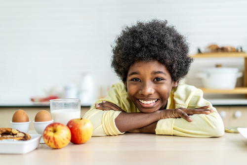 Banner da matéria Prebiótico e probiótico infantil: qual a diferença e como impactam a saúde da criança?