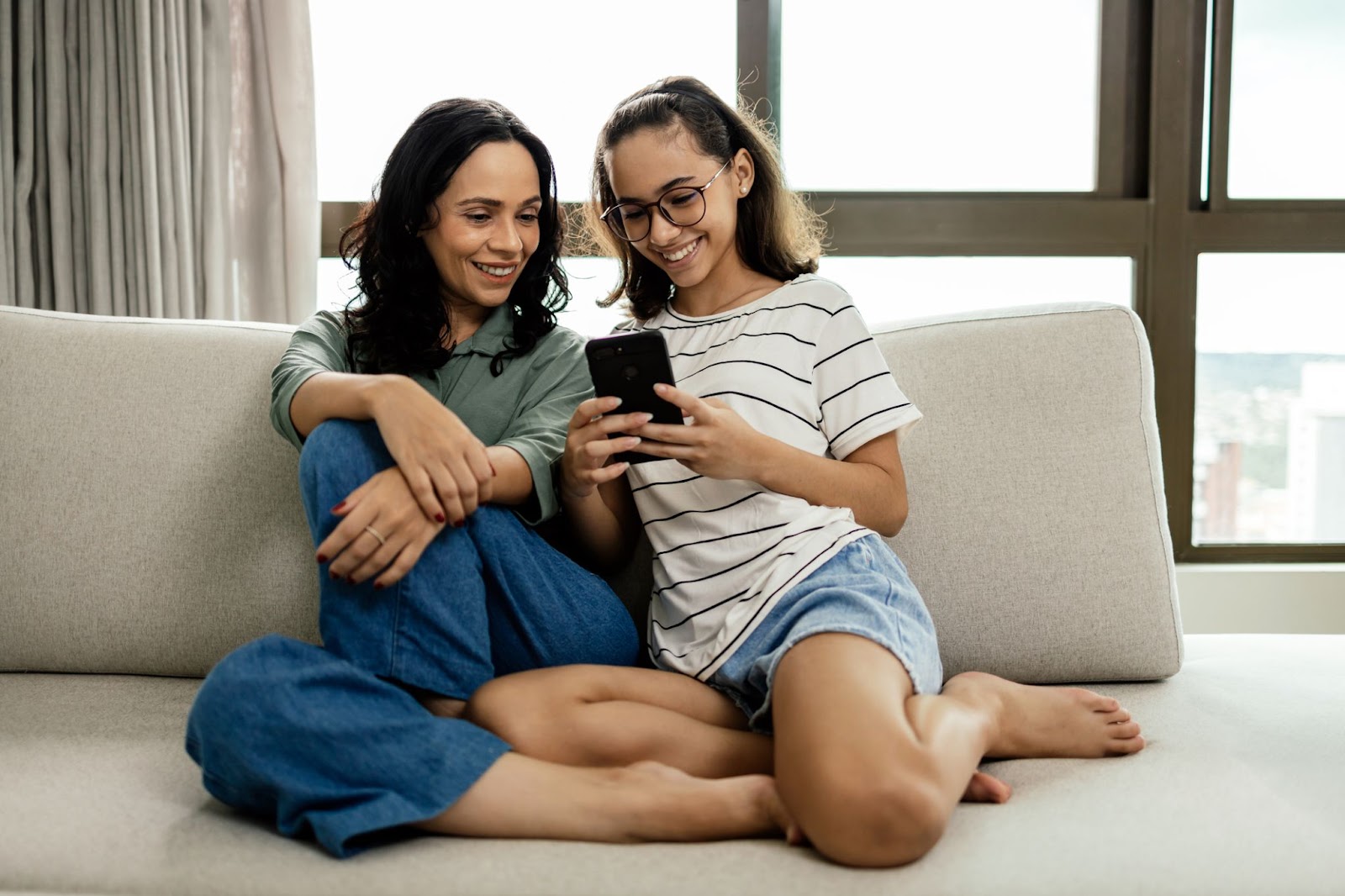 Banner da matéria Como se preparar para a adolescência do seu filho? 7 dicas de especialistas para enfrentar a transição