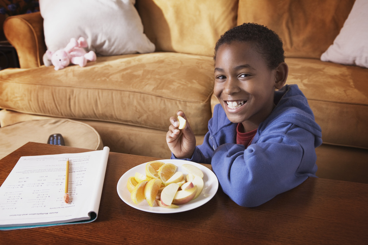 Banner da matéria Como a nutrição impacta o humor, o sono e o rendimento escolar dos pré-adolescentes?