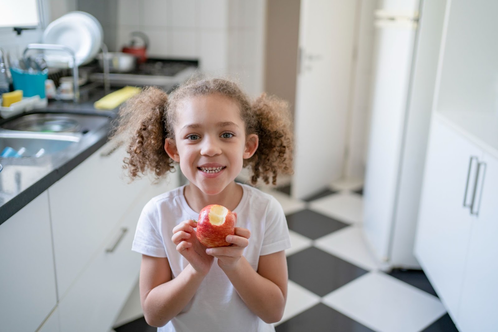 Banner da matéria Como fazer a criança comer bem? 5 princípios para estimular a alimentação saudável