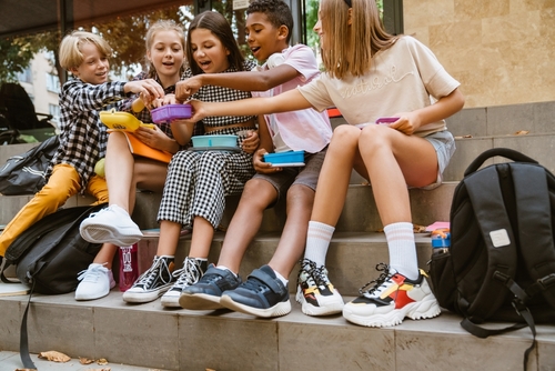 Banner da matéria Lanches saudáveis para escola: 7 dicas de especialistas para montar uma lancheira nutritiva para seu filho