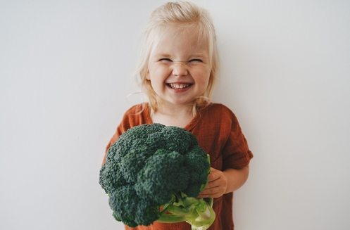 Banner da matéria Vitaminas essenciais para o desenvolvimento infantil: o que não pode faltar na alimentação das crianças?