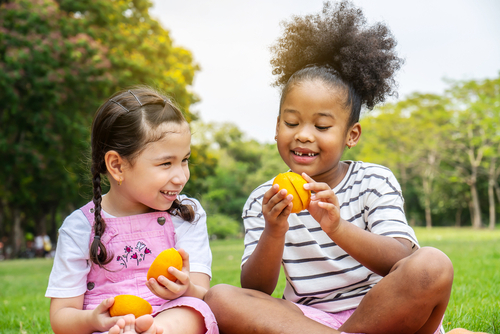 Banner da matéria Frutas para crianças: quais são as melhores opções e como incluir na rotina alimentar