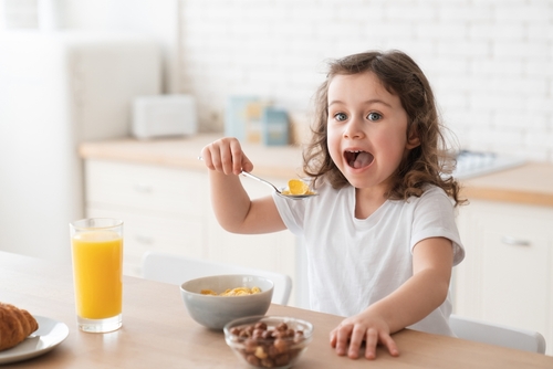 Banner da matéria Café da manhã infantil: como montar um cardápio completo, nutritivo e saboroso para as crianças?