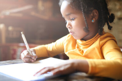 Desenvolvimento cognitivo: entenda os estágios do aprendizado infantil