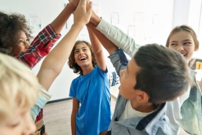 Como ensinar empatia brincando? Atividades simples para crianças