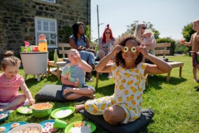 6 ideias de brincadeiras para crianças em piquenique ao ar livre