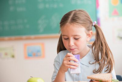 Leite fermentado para crianças: a partir de que idade pode oferecer?