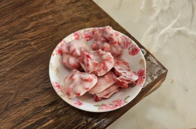 Toda criança vai querer comer esse bombom de morango saudável feito com 2 ingredientes