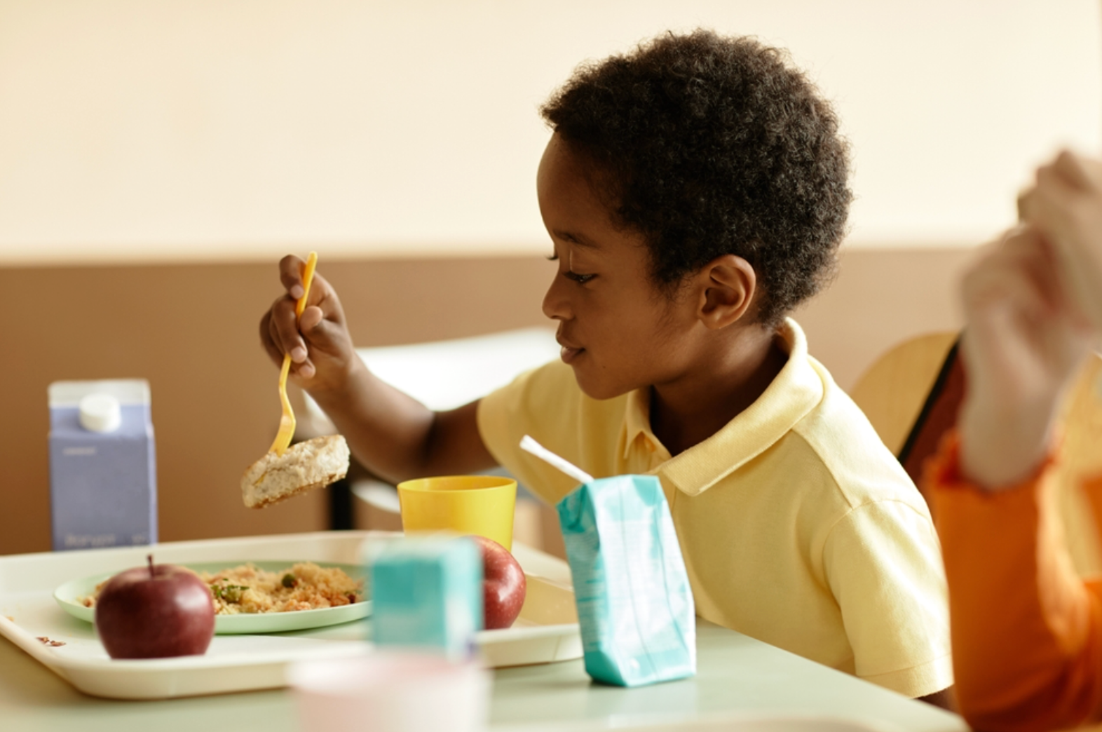 Banner da matéria O papel da creche ou escola para melhorar a alimentação da criança seletiva