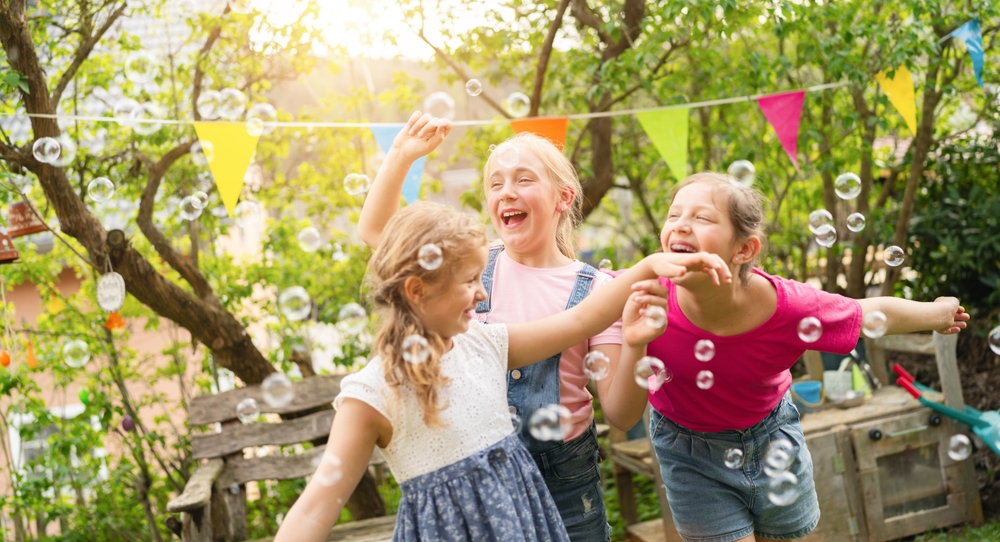 Banner da matéria 6 ideias de gincana para aniversário infantil ao ar livre