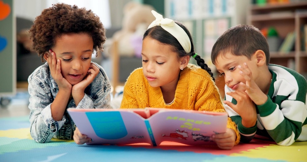 Banner da matéria Representatividade racial na infância: a importância de brinquedos e livros mais diversos